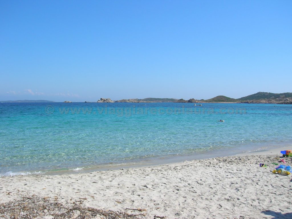 spiaggia baia trinita la maddalena