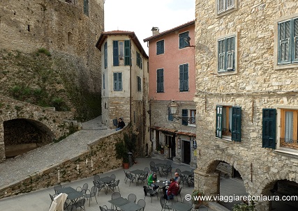 apricale liguria borgo
