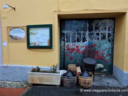 valloria paese porte dipinte liguria